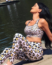 Load image into Gallery viewer, Pink leopard print leggings for women