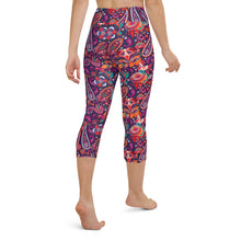 Load image into Gallery viewer, Pink Paisley High Waisted Capri Leggings