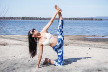 Load image into Gallery viewer, Blue tie dye yoga capri leggings for women