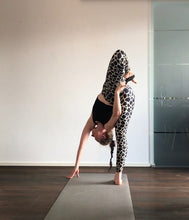 Load image into Gallery viewer, Giraffe High Waisted Leggings