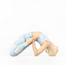 Load image into Gallery viewer, Aqua tie dye cropped yoga leggings for women