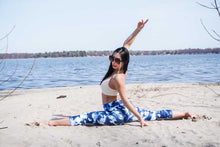 Load image into Gallery viewer, Blue tie dye yoga capri leggings for women