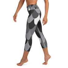 Load image into Gallery viewer, Modern Mermaid High Waisted Capri Leggings